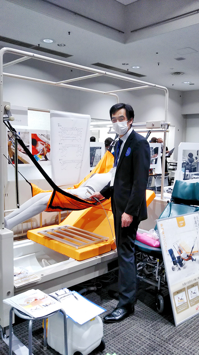 本業のコンサルタントで福祉介護機器の開発をしました。これは画期的な製品です。介護負担が軽減され、障がいをお持ちのお子さまがご家族と一緒に自宅で生活できる様になり、ご家族に喜ばれています。